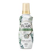 420411 KAO Flair Fragrance White Bouquet Кондиционер для белья с изящным ароматом белых цветов 520мл 420411